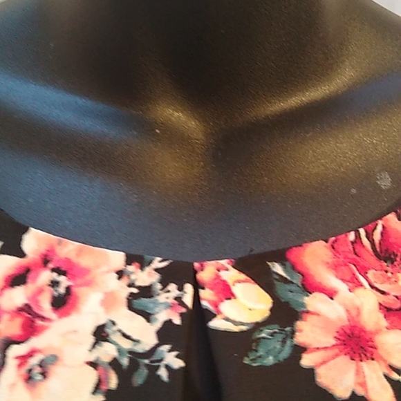 E L L E cute black dress with a pink  floral design - Picture 2 of 7